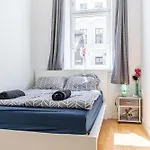 Nice 4Br Apt For Up To 8P, 6-Min To Lugner City