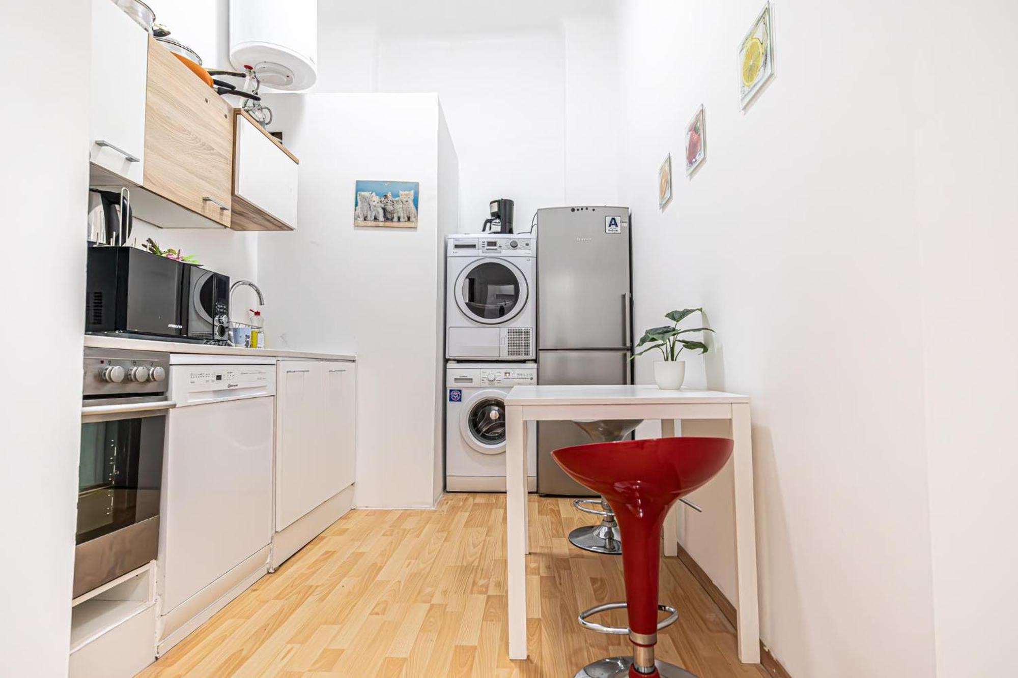 4br For Up To 8p, 6-min To Lugner Apartment Wien