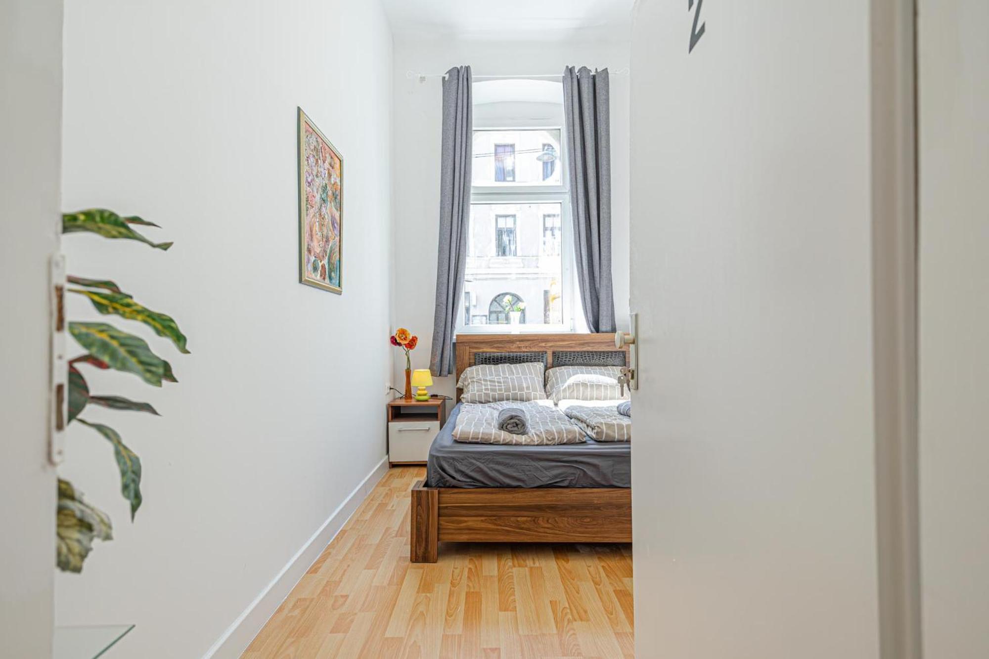 Apartment 4br For Up To 8p, 6-min To Lugner *